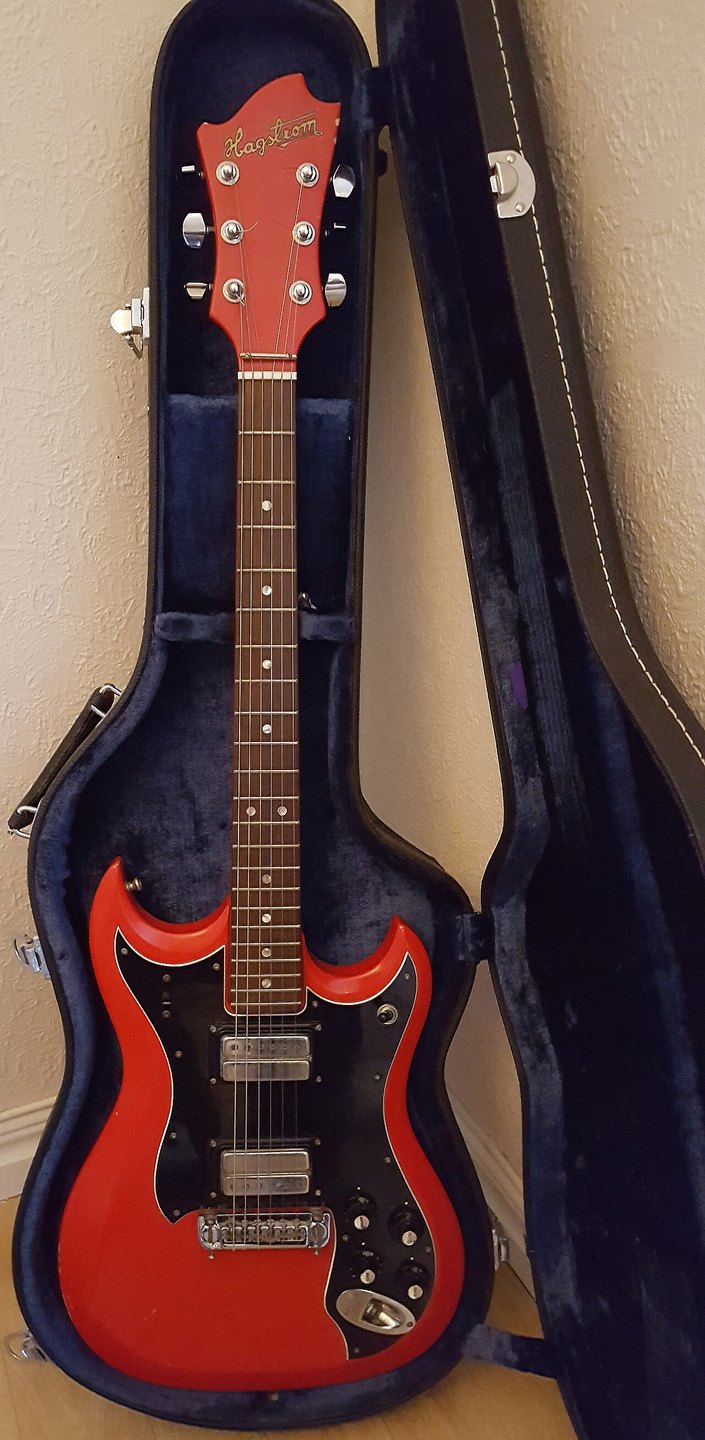 Gitara elektryczna Hagström Partner w futerale.